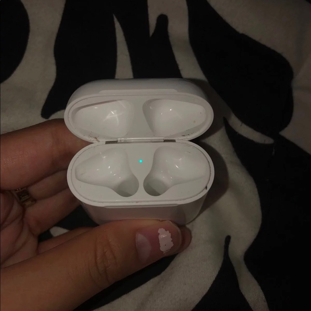Apple Airpods Charger *AUTHENTIC*